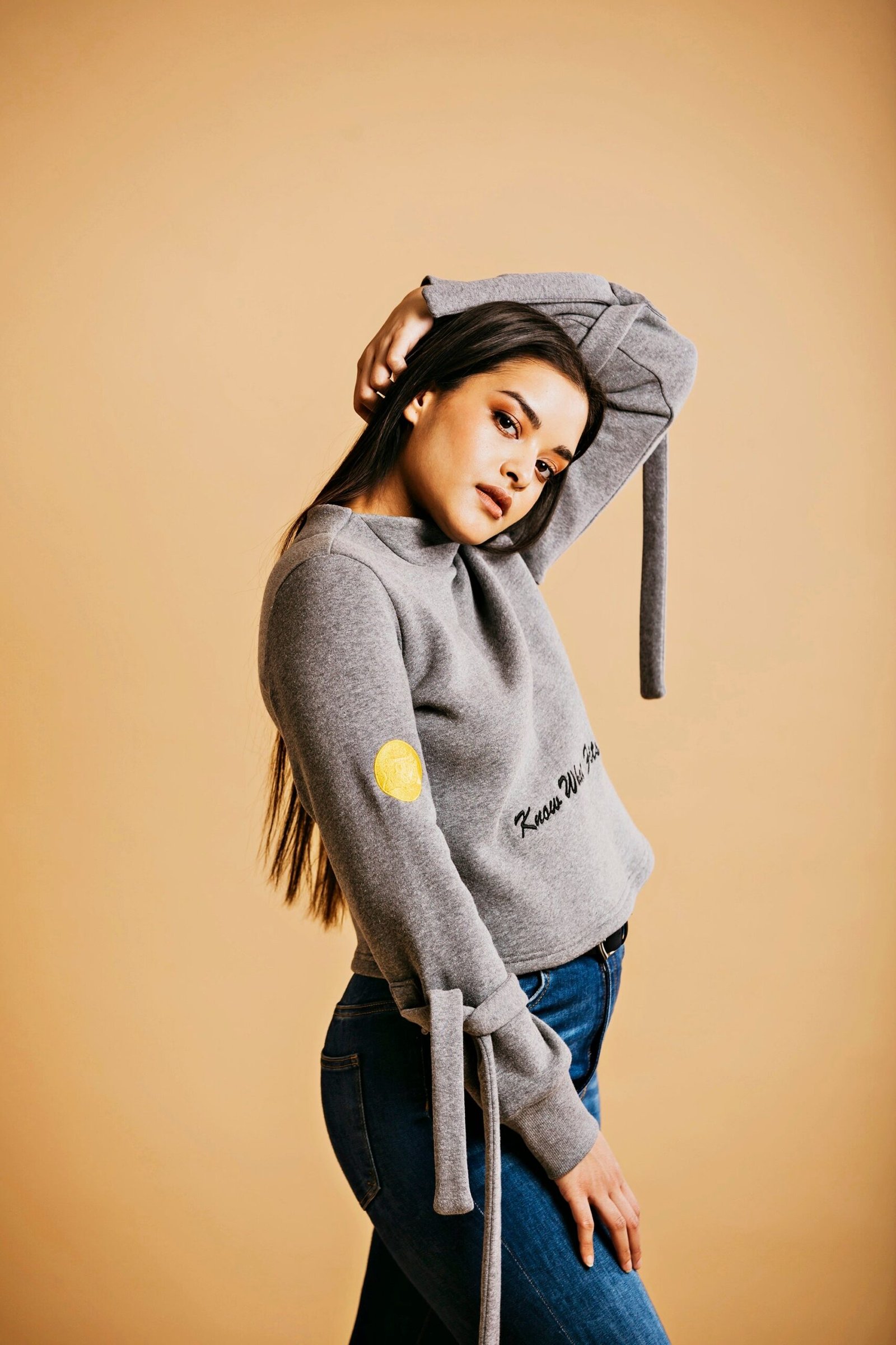 ON9A3977 Trumpas džemperis - Image 1