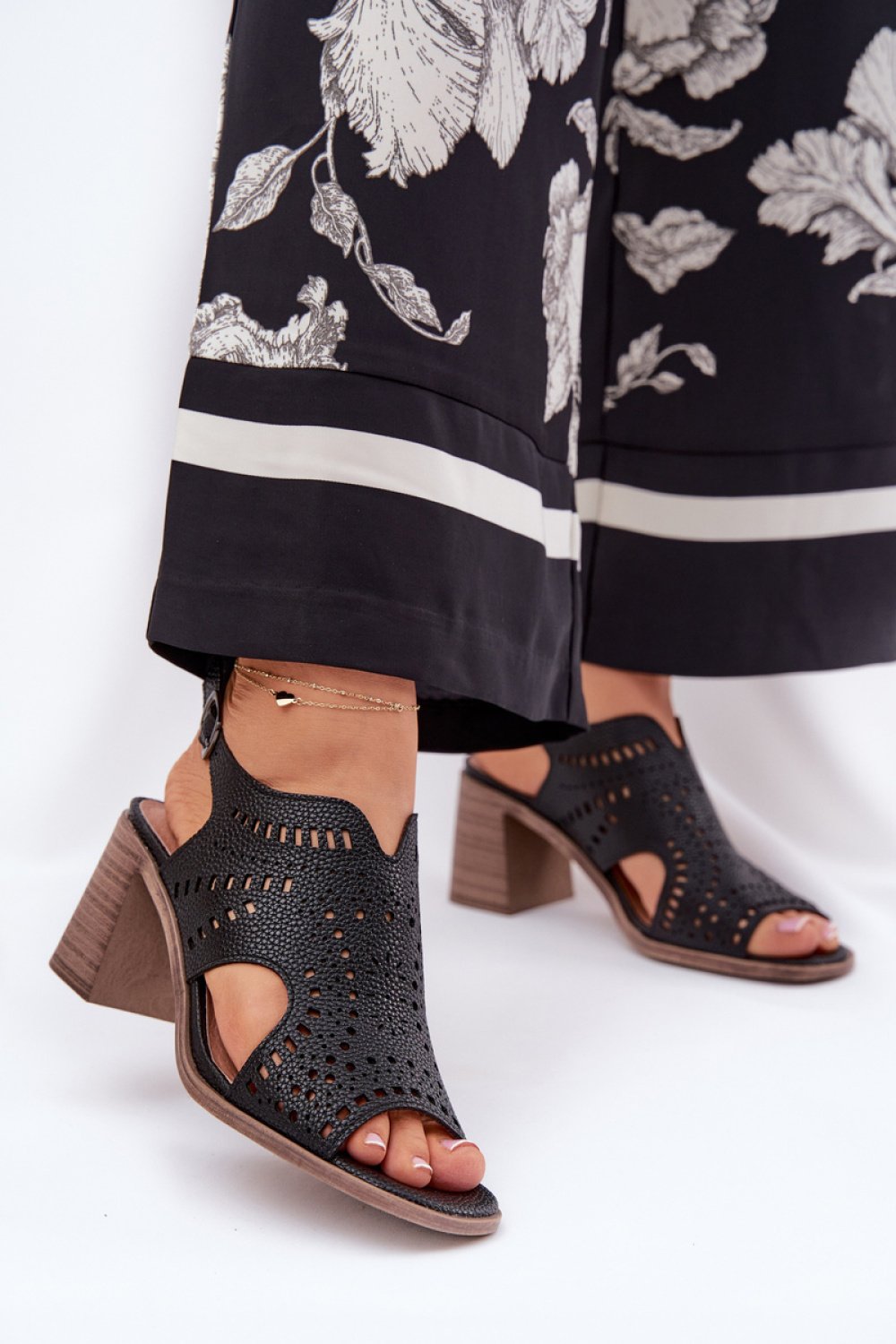 176650071341216 Sandalai su kulnu modelis 211363 Step in style - Image 1