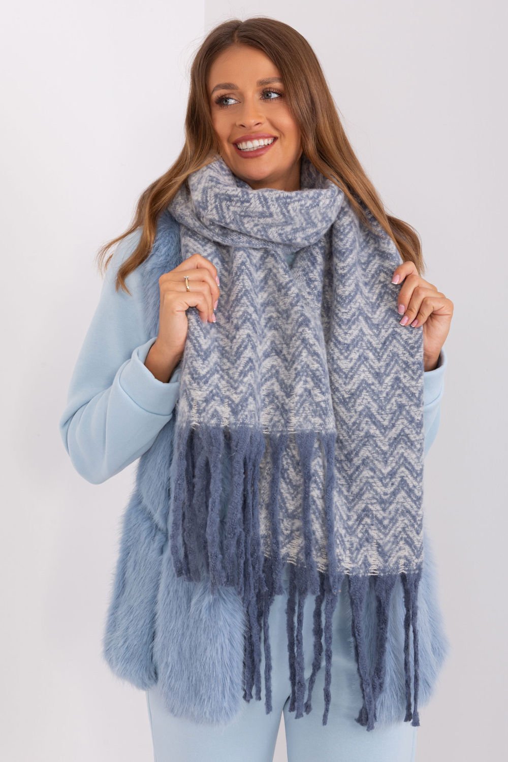 Shawl model 189244 AT Shawl model 189244 AT - Image 1