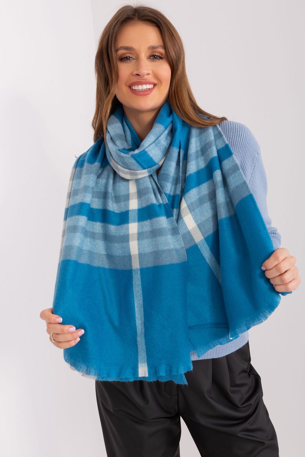 Shawl model 190569 AT Shawl model 190569 AT - Image 1