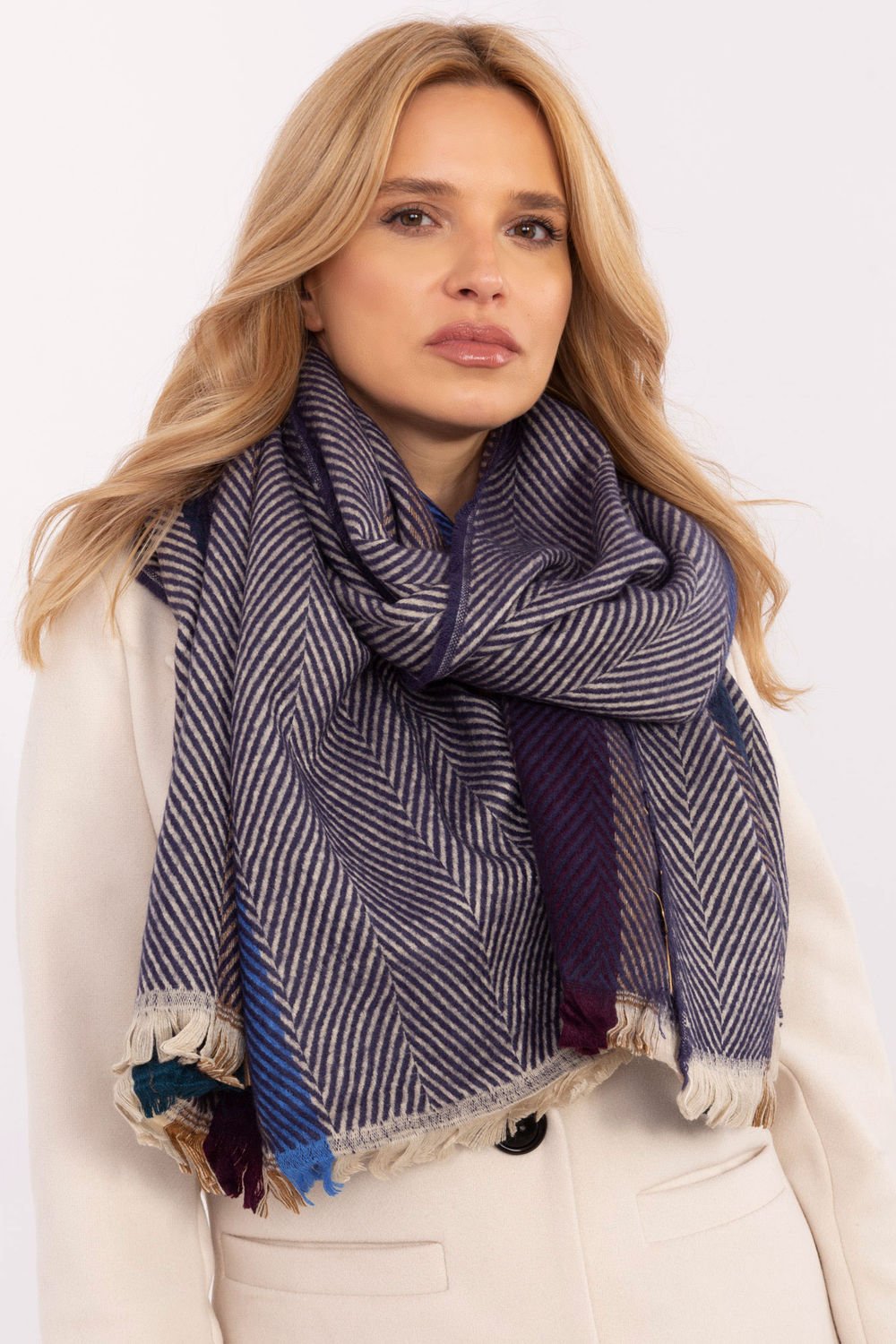 Shawl model 206042 AT Shawl model 206042 AT - Image 1