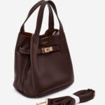 Everyday handbag model 230347 Step in style