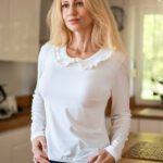 Blouse model 230798 Mirale