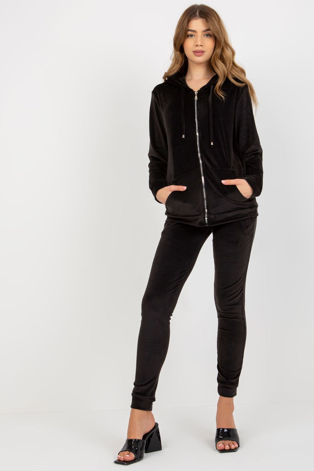 Set model 177077 Relevance Set model 177077 Relevance - Image 1